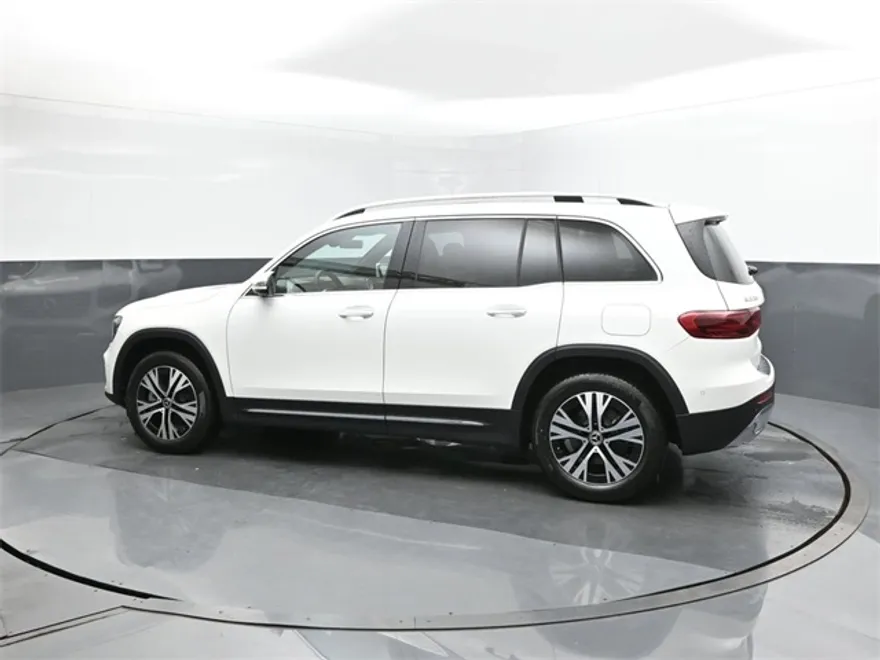 2025 Mercedes Benz GLB 250 photo 1