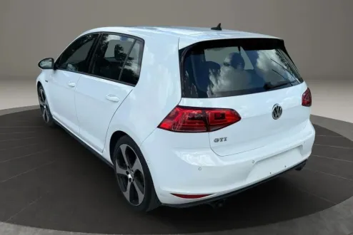 2015 Volkswagen Golf GTI S photo 3