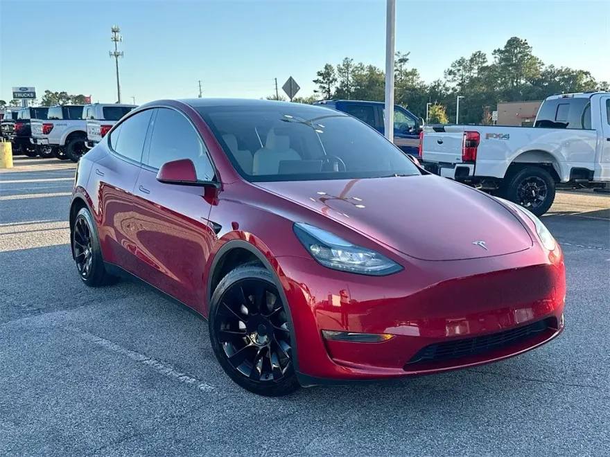 2024 Tesla Model Y Long Range photo 1