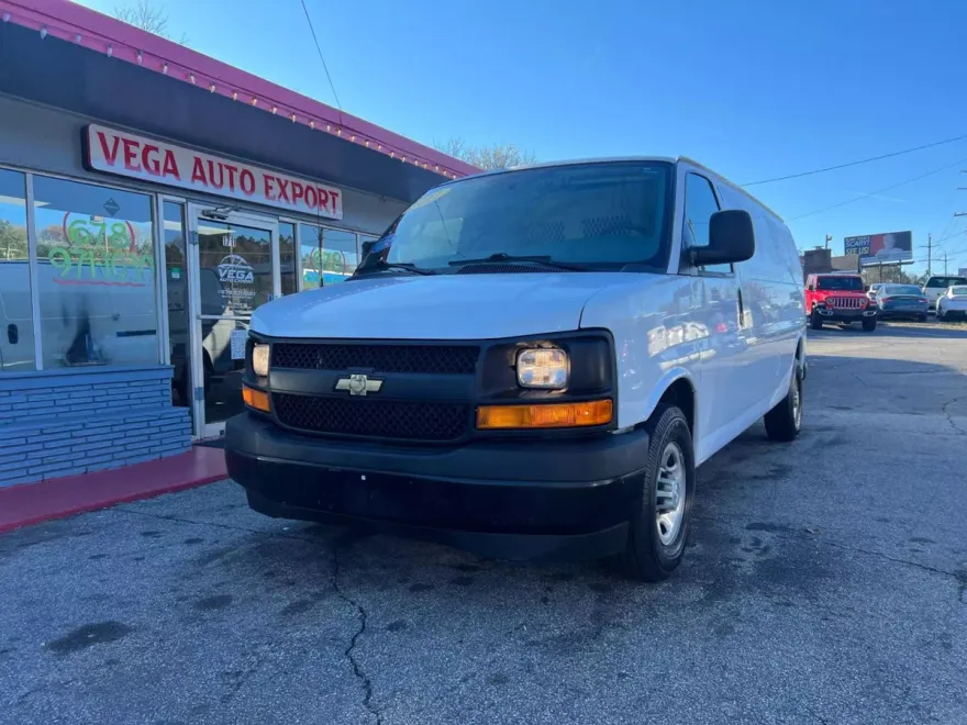 2017 Chevrolet Express 3500 Cargo Van photo 1