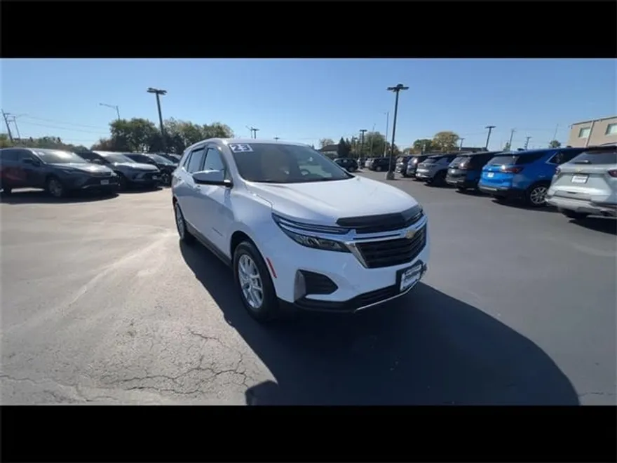 2023 Chevrolet Equinox LT photo 1