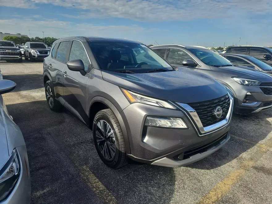 2023 Nissan Rogue SV photo 1