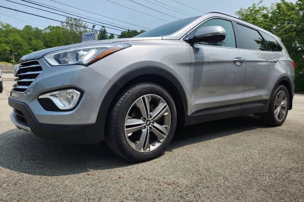 2015 Hyundai Santa Fe GLS photo 1