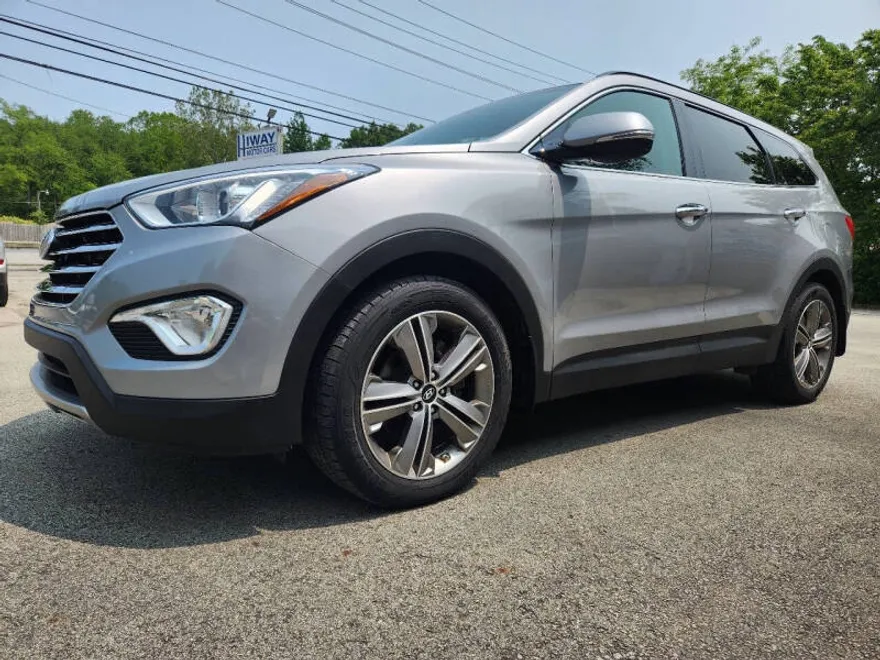 2015 Hyundai Santa Fe GLS photo 1