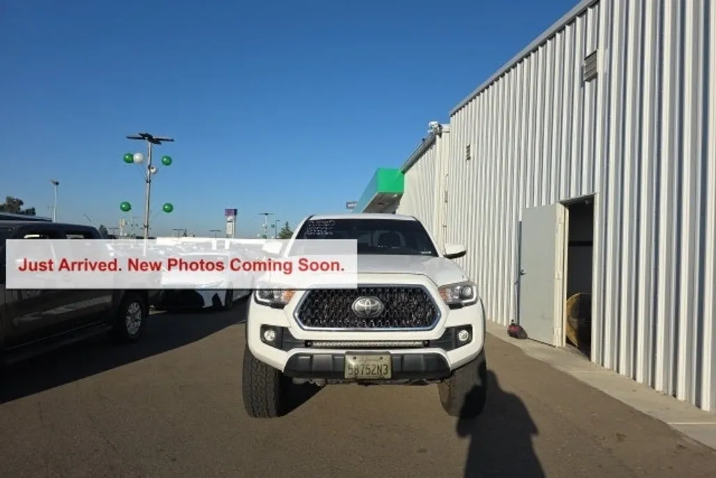 2019 Toyota Tacoma TRD Off-Road V6 photo 1