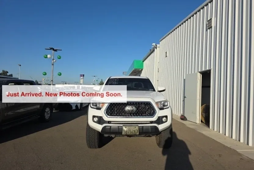 2019 Toyota Tacoma TRD Off-Road V6 photo 1