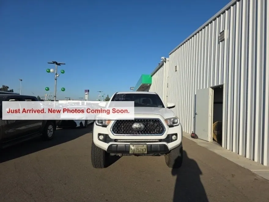 2019 Toyota Tacoma TRD Off-Road V6 photo 1