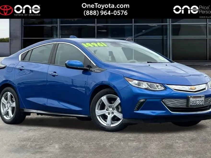 2018 Chevrolet Volt LT photo 1