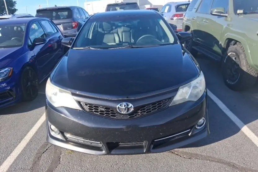 2014 Toyota Camry SE photo 1