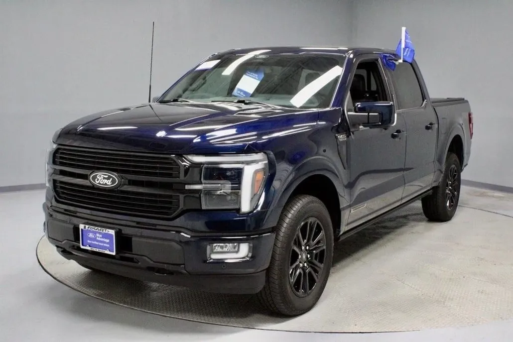 2024 Ford F-150 Platinum photo 1