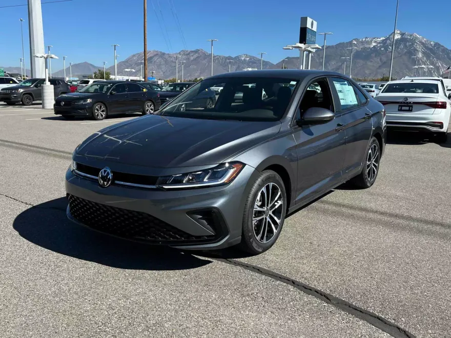 2026 Volkswagen Jetta Sport photo 1
