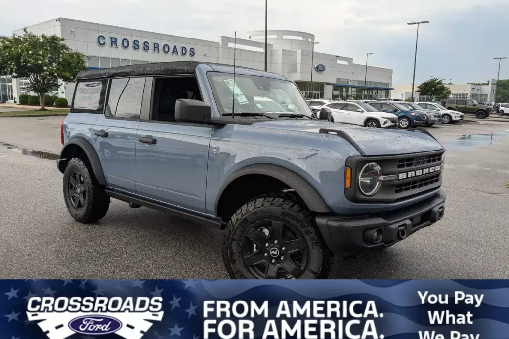 2024 Ford Bronco Black Diamond photo 1