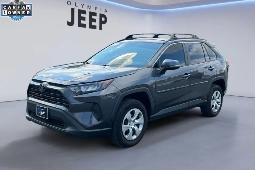 2021 Toyota RAV4 LE photo 1