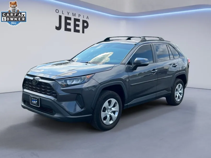 2021 Toyota RAV4 LE photo 1