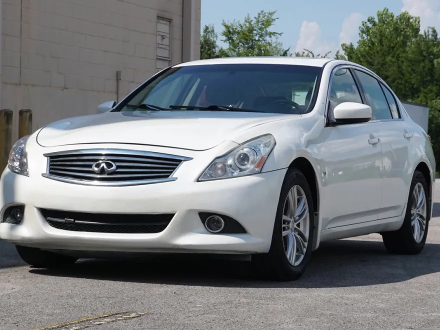 2015 Infiniti Q40 photo 1