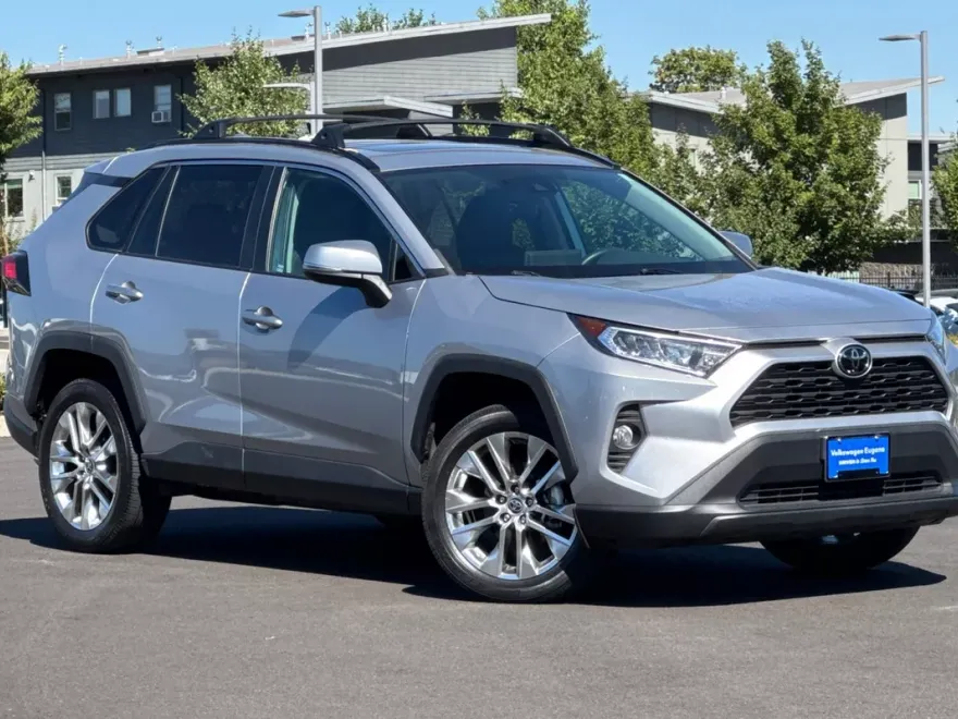 2021 Toyota RAV4 XLE Premium photo 1