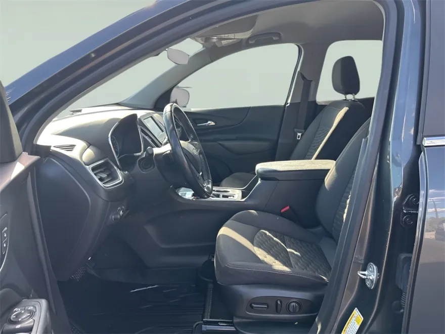 2021 Chevrolet Equinox LT photo 1