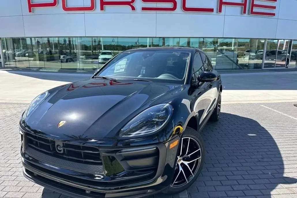2025 Porsche Macan T photo 1