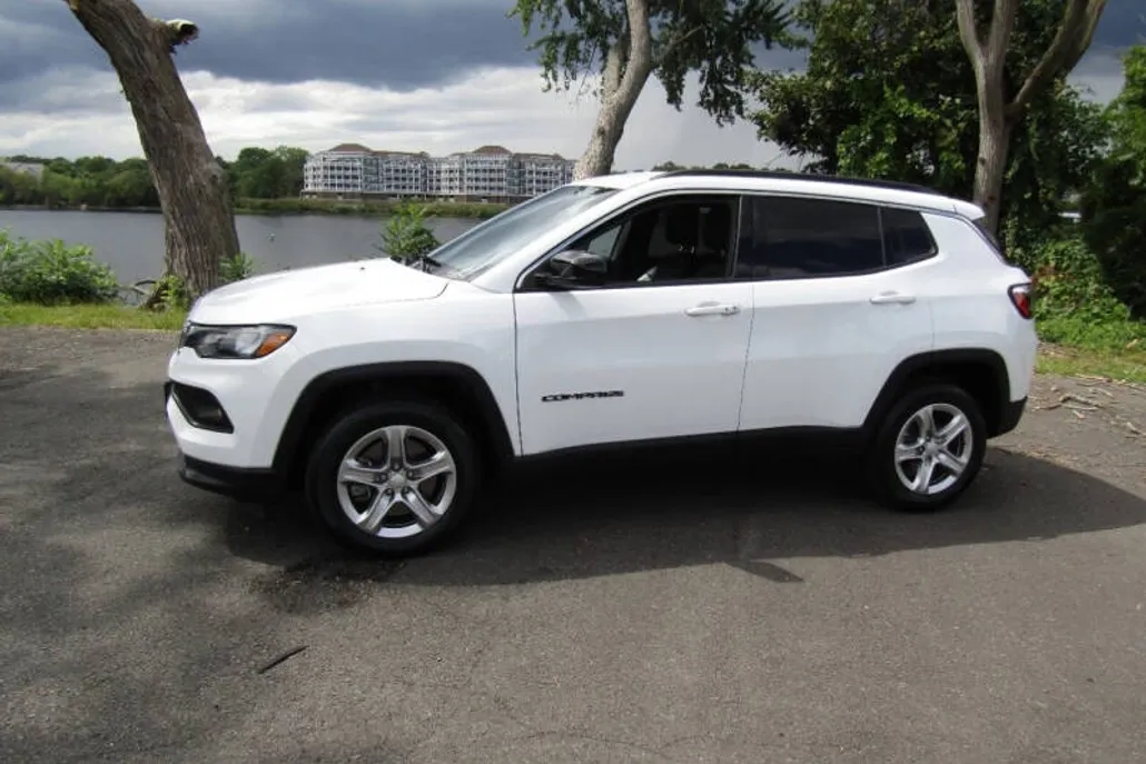2023 Jeep Compass North Edition Latitude photo 1