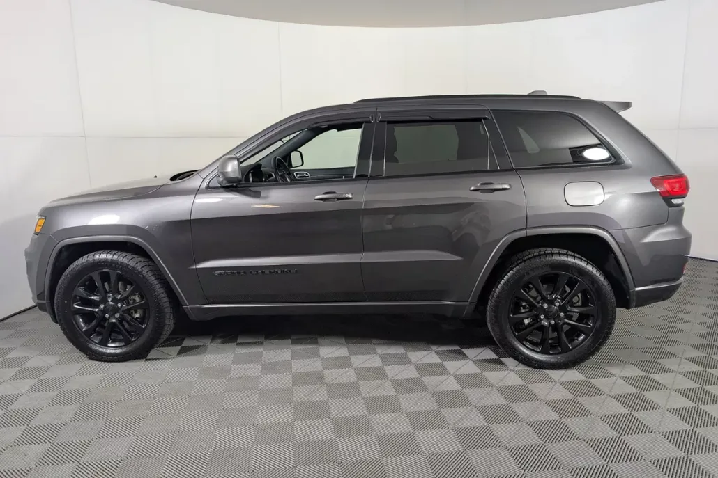 2021 Jeep Grand Cherokee Laredo X photo 1