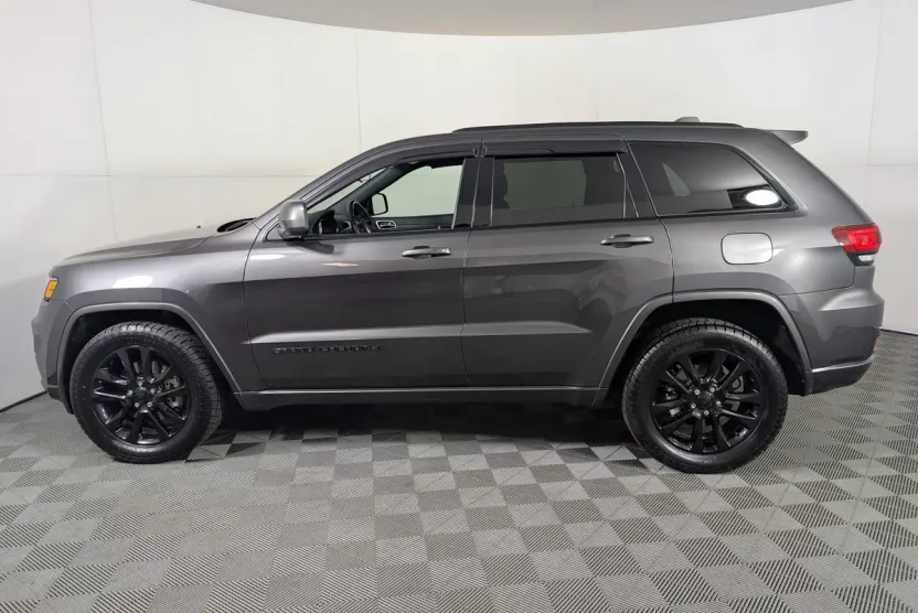 2021 Jeep Grand Cherokee Laredo X photo 1