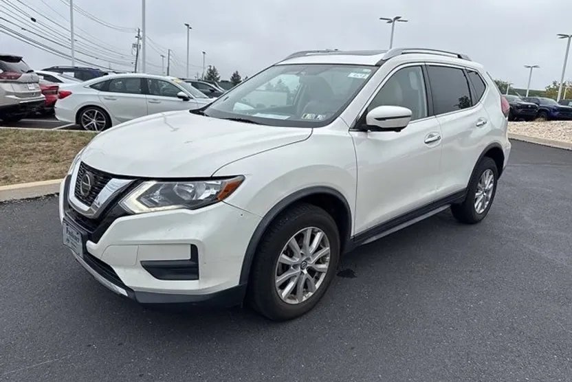 2018 Nissan Rogue AWD SV photo 1
