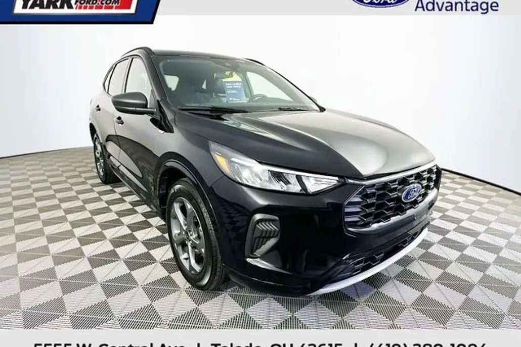 2023 Ford Escape ST-Line photo 1