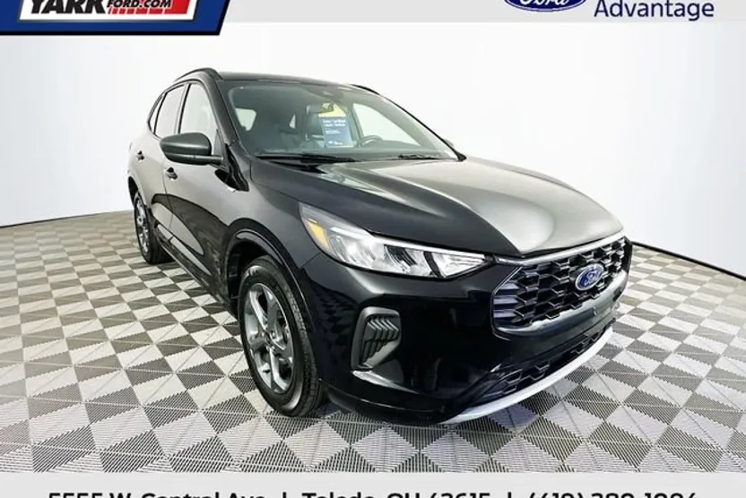2023 Ford Escape ST-Line photo 1
