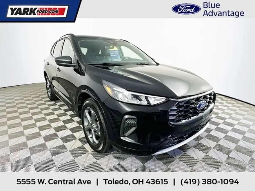 2023 Ford Escape ST-Line photo 1