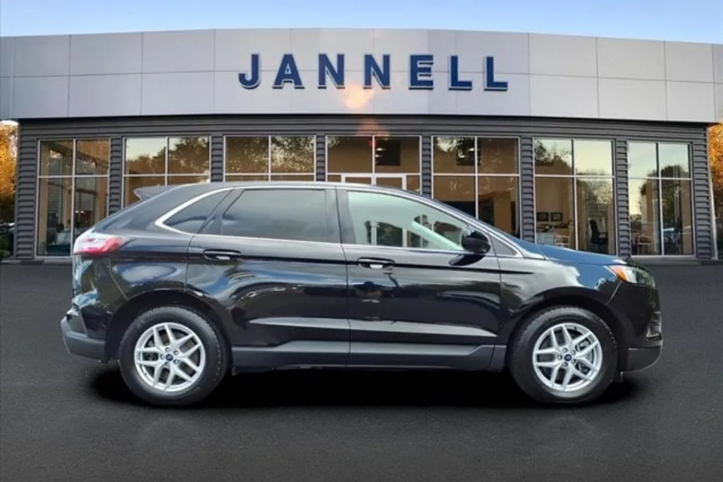 2022 Ford Edge SEL photo 1