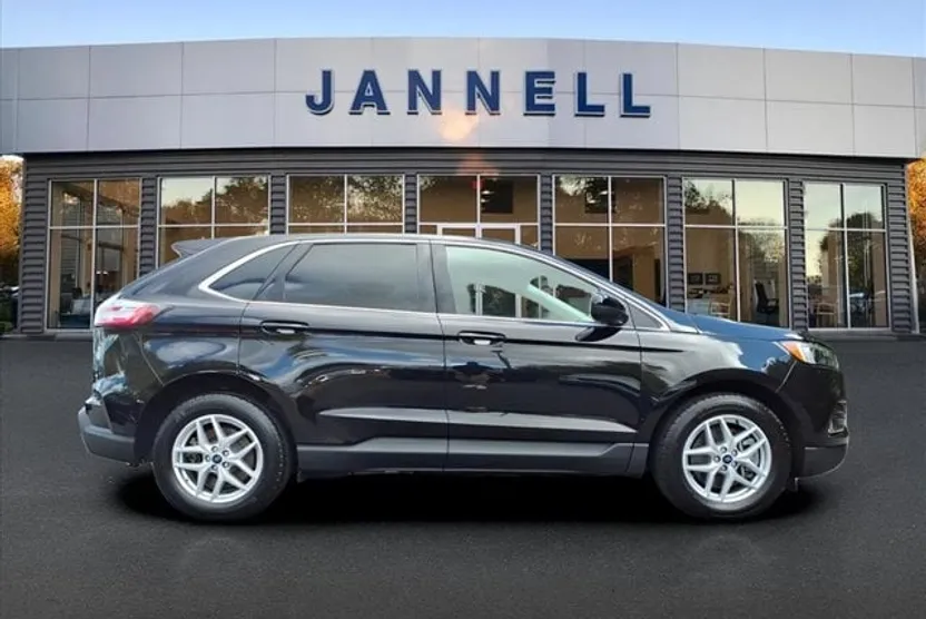 2022 Ford Edge SEL photo 1
