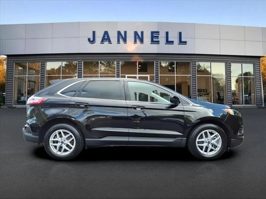 2022 Ford Edge SEL photo 1