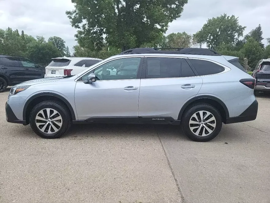 2022 Subaru Outback Premium photo 1