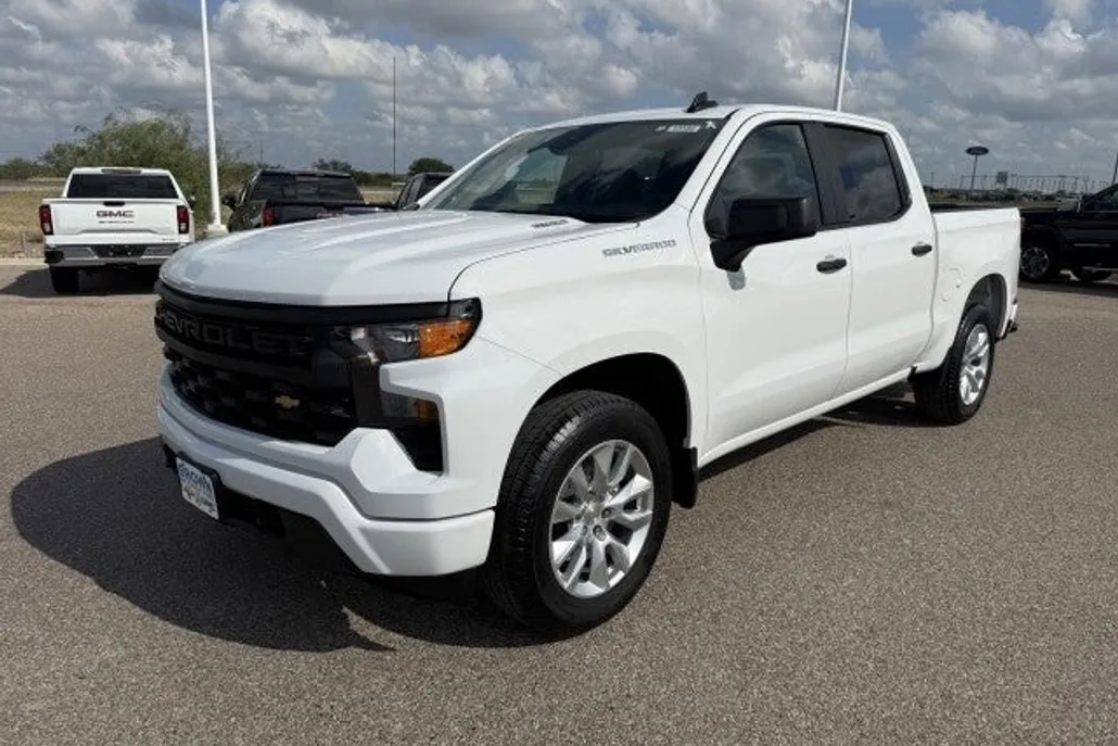 2026 Chevrolet Silverado Custom photo 1