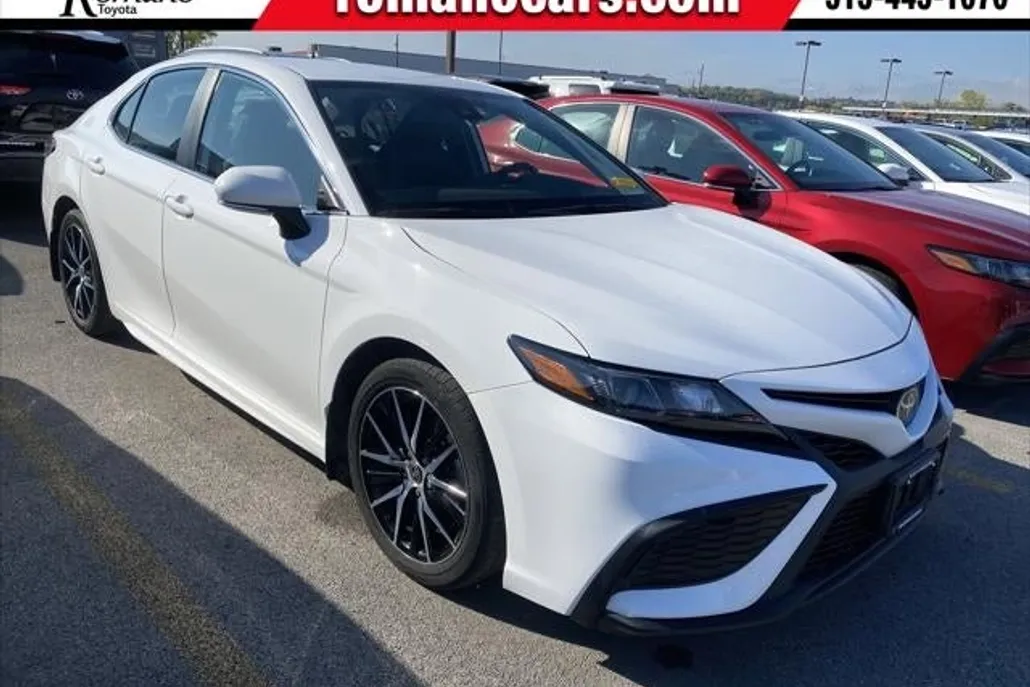 2023 Toyota Camry SE photo 1