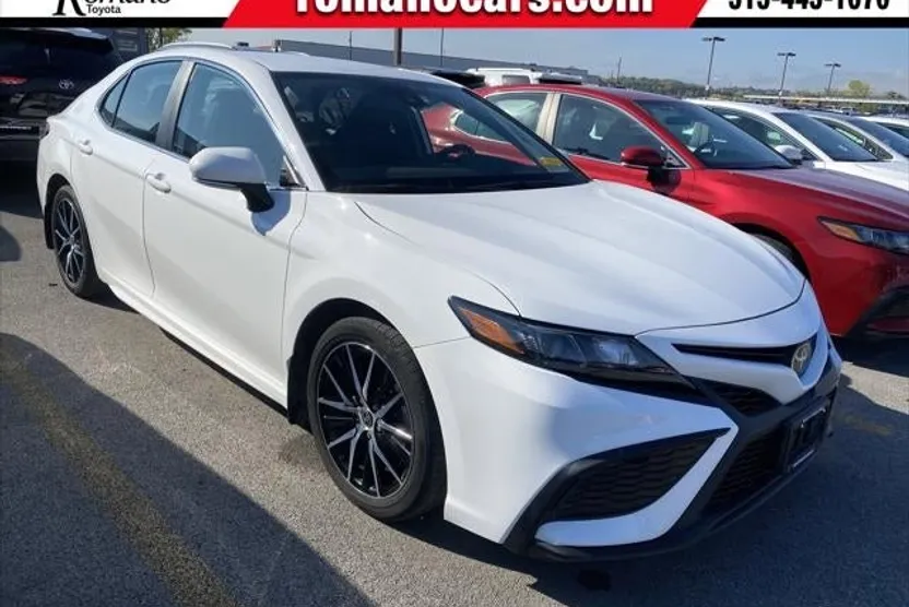 2023 Toyota Camry SE photo 1