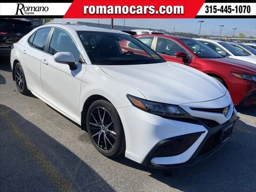 2023 Toyota Camry SE photo 1