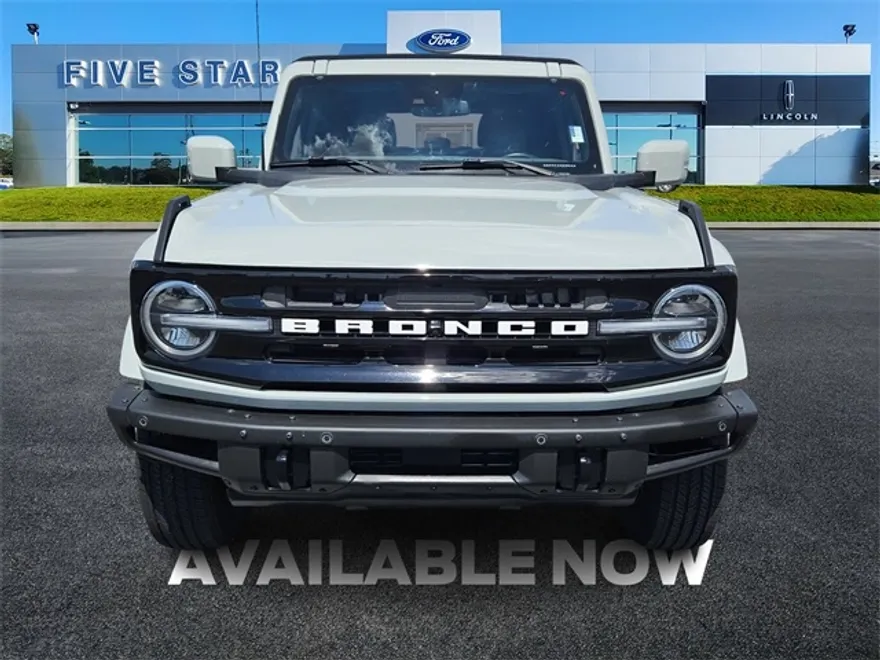 2022 Ford Bronco Outer Banks photo 1