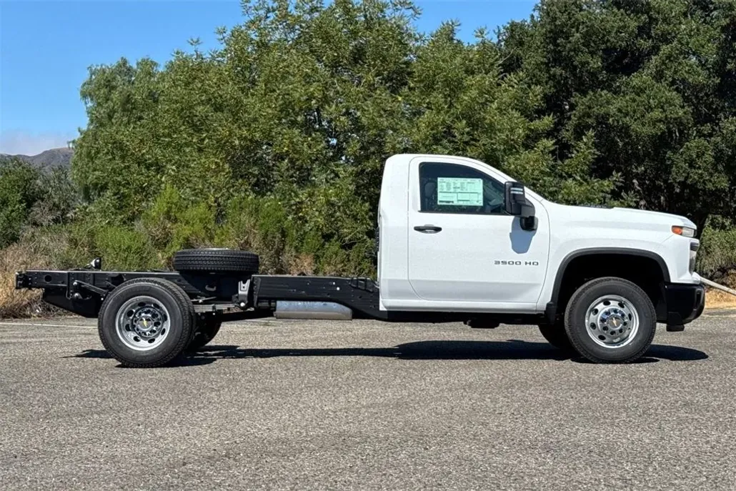 2025 Chevrolet Silverado 3500HD Work Truck photo 1