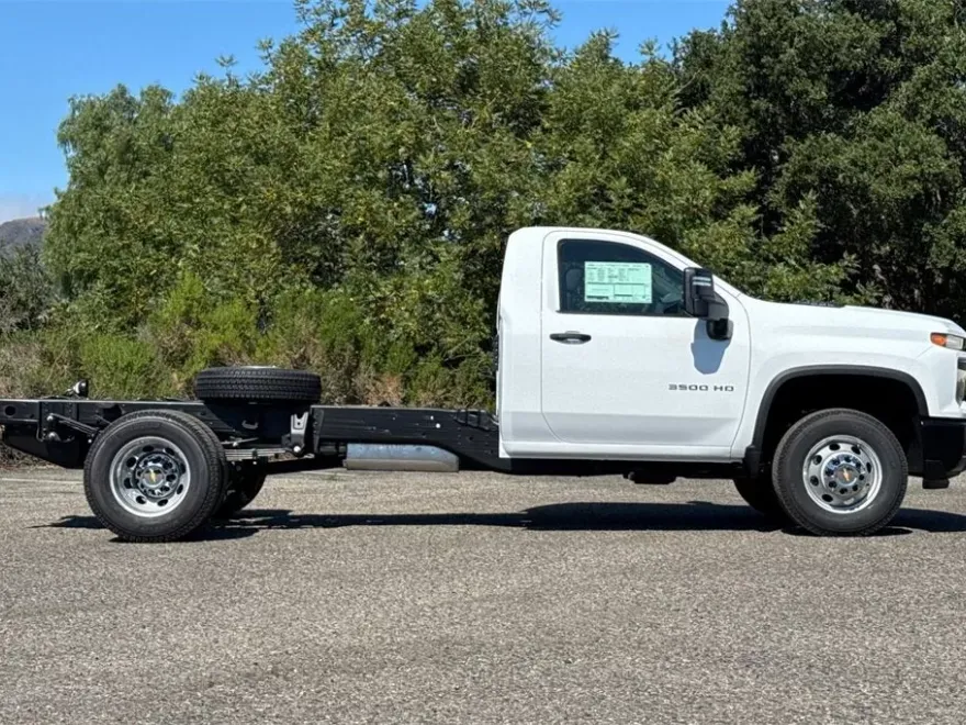 2025 Chevrolet Silverado 3500HD Work Truck photo 1