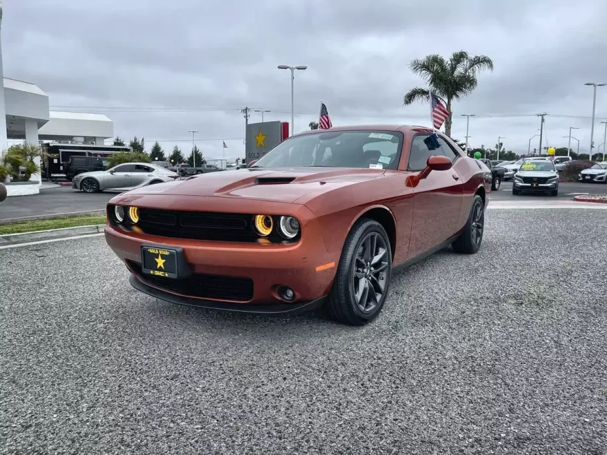 2023 Dodge Challenger SXT photo 1