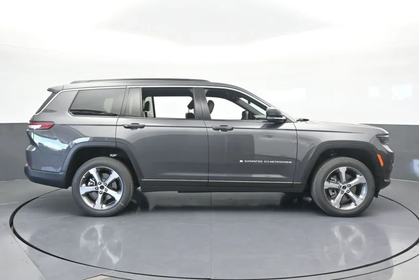 2025 Jeep Grand Cherokee Limited photo 1