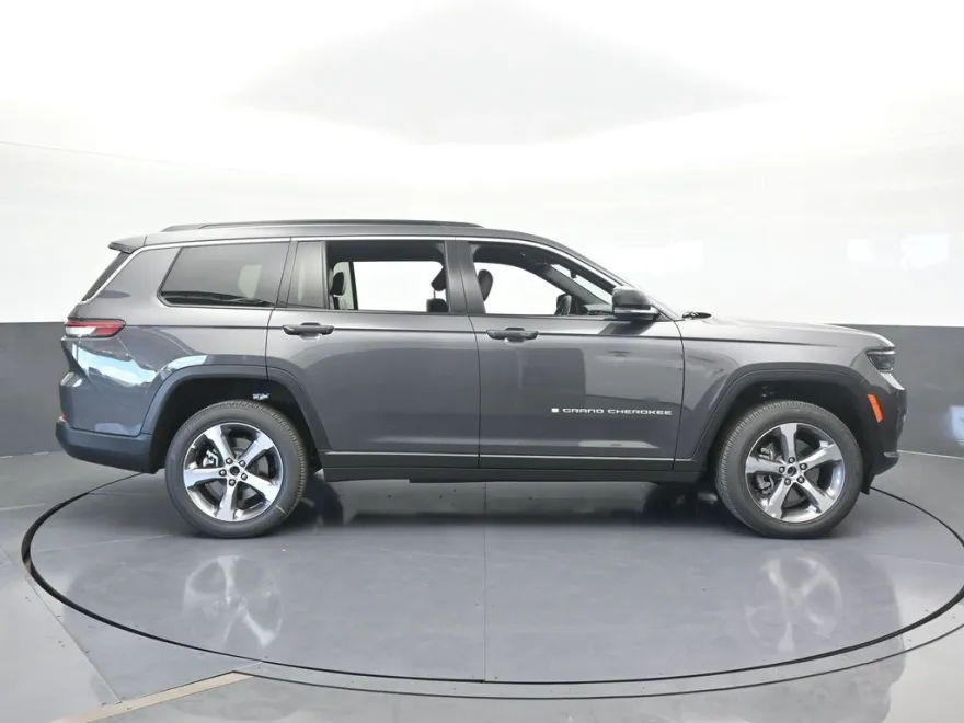 2025 Jeep Grand Cherokee Limited photo 1