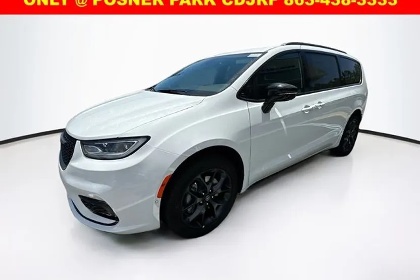 2026 Chrysler Pacifica Limited photo 1