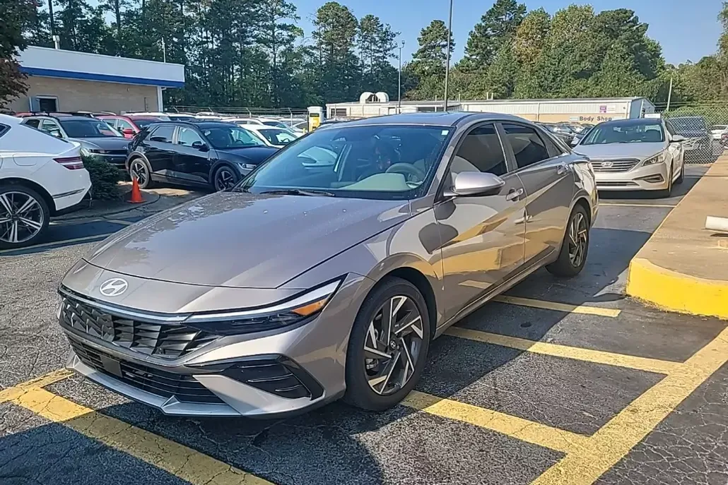 2024 Hyundai Elantra SEL Convenience photo 1