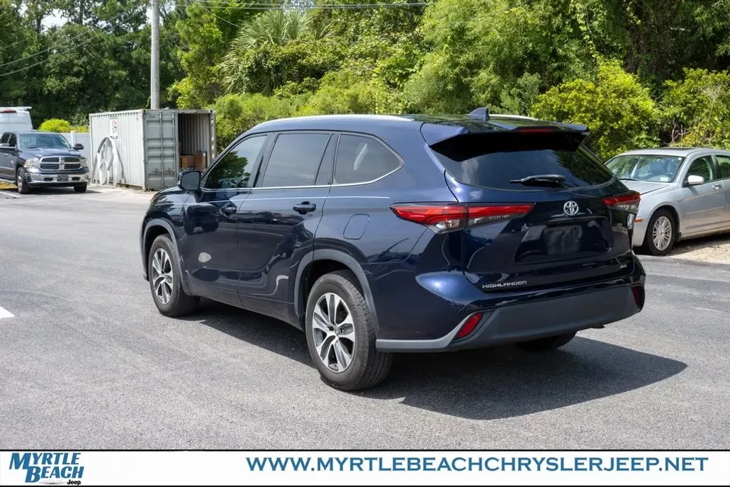 2020 Toyota Highlander XLE photo 1