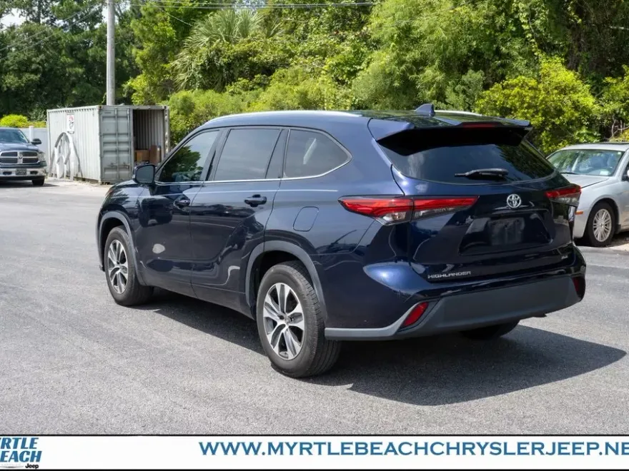 2020 Toyota Highlander XLE photo 1