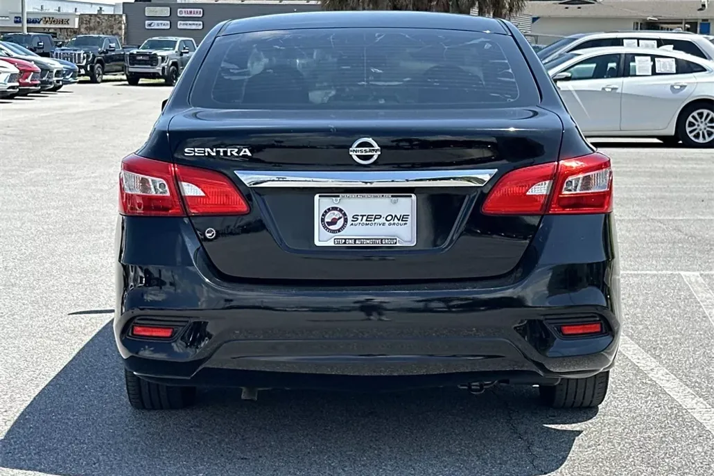 2018 Nissan Sentra S photo 1