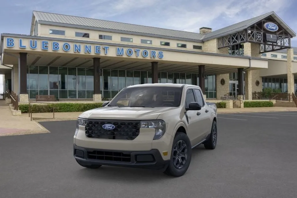 2025 Ford Maverick XLT photo 1