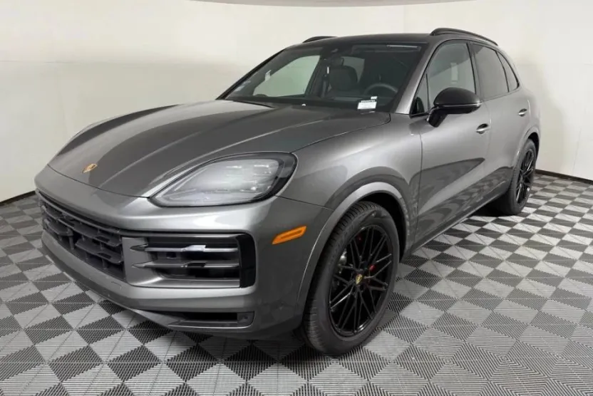 2025 Porsche Cayenne S photo 1